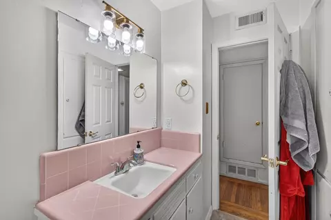 Bath - 5000 Patric Way, Carmichael, CA 95608 photo 2 of 3