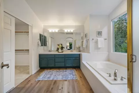 Bath - 1123 Villaverde Ln, Davis, CA 95618 photo 2 of 4
