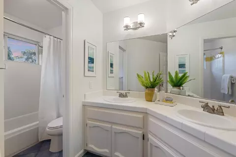 Bath - 1123 Villaverde Ln, Davis, CA 95618 photo 4 of 4