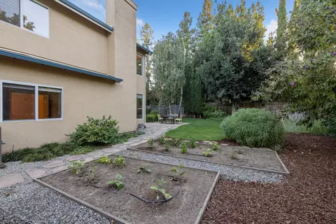 Exterior - 1123 Villaverde Ln, Davis, CA 95618 photo 6 of 16