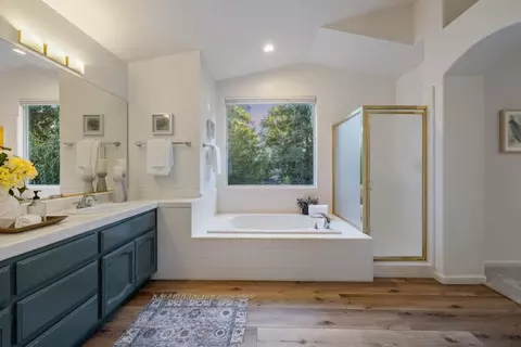 Bath - 1123 Villaverde Ln, Davis, CA 95618 photo 3 of 4