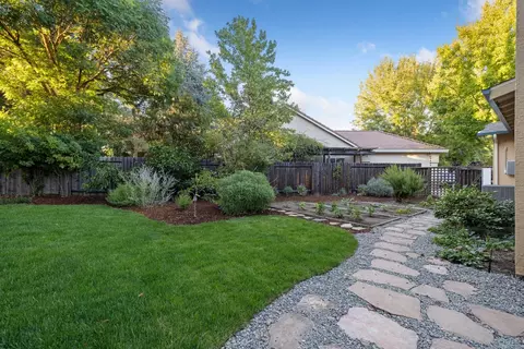 Exterior - 1123 Villaverde Ln, Davis, CA 95618 photo 5 of 16