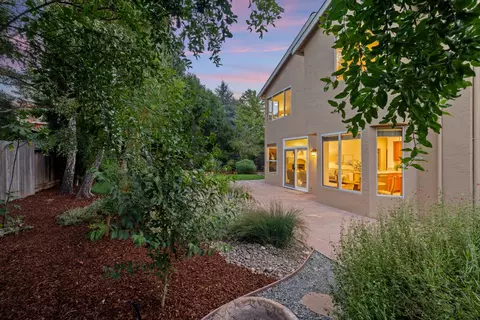 Exterior - 1123 Villaverde Ln, Davis, CA 95618 photo 14 of 16