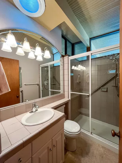Bath - 6222 Cameo Ct, Carmichael, CA 95608 photo 1 of 2