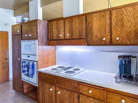 Kitchen - 6222 Cameo Ct, Carmichael, CA 95608 photo 4 of 8