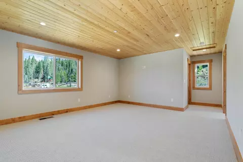 Bedroom - 7163 Mount Ralston Rd, Twin Bridges, CA 95735 photo 4 of 9