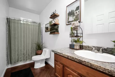 Bath - 308 Ruberto St, Modesto, CA 95351 photo 2 of 2