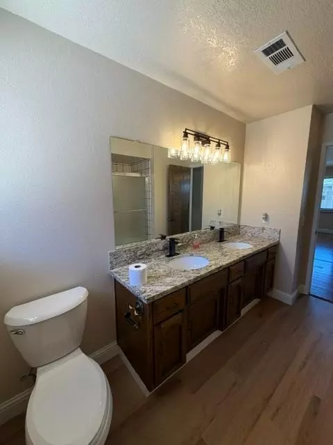 Bath - 1125 Payne Ave, Gustine, CA 95322 photo 3 of 7