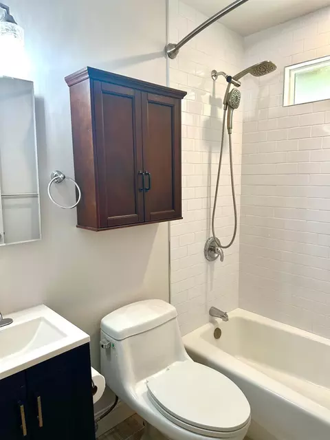 Bath - 4151 Bonanza Way, Loomis, CA 95650 photo 1 of 4