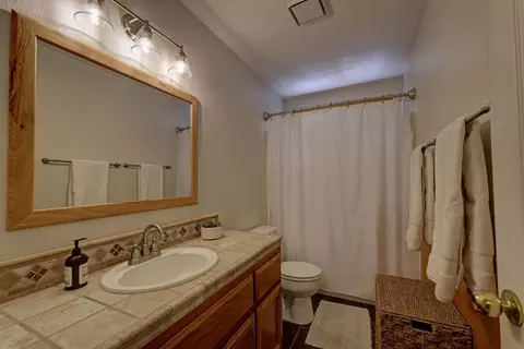 Bath - 20091 Eaglecrest Dr, Foresthill, CA 95631 photo 2 of 2