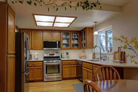 Kitchen - 20091 Eaglecrest Dr, Foresthill, CA 95631 photo 2 of 2