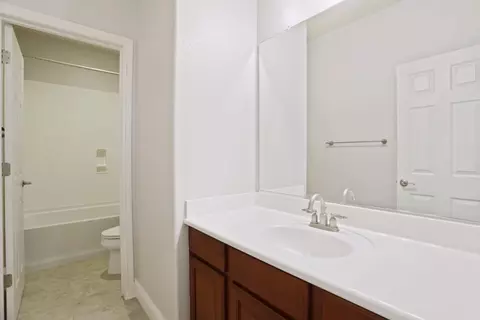 Bath - 491 Millpond Ave, Lathrop, CA 95330 photo 3 of 5