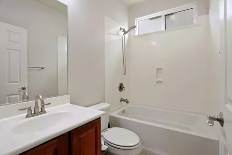 Bath - 491 Millpond Ave, Lathrop, CA 95330 photo 2 of 5