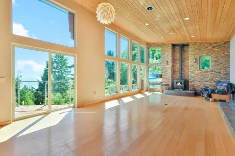 Living - 150 Charts Ct, Smith River, CA 95567 photo 5 of 6