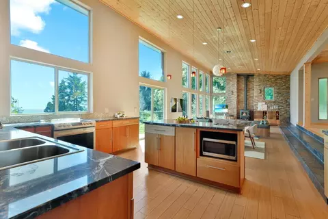 Kitchen - 150 Charts Ct, Smith River, CA 95567 photo 3 of 4