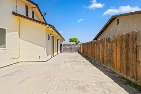 Exterior - 1279 Nana Pl, Manteca, CA 95336 photo 5 of 9