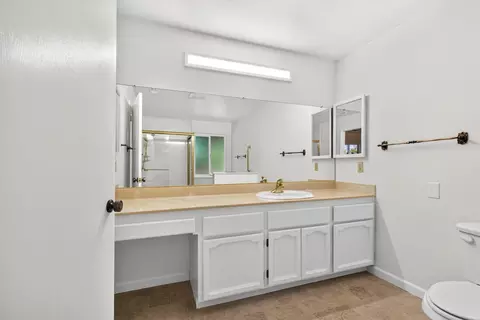 Bath - 1279 Nana Pl, Manteca, CA 95336 photo 3 of 5