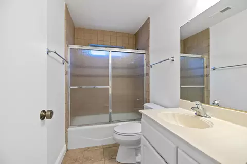 Bath - 1279 Nana Pl, Manteca, CA 95336 photo 1 of 5
