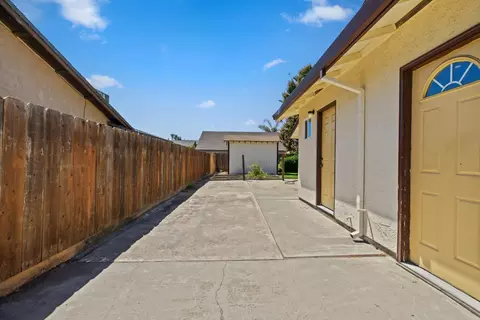 Exterior - 1279 Nana Pl, Manteca, CA 95336 photo 4 of 9