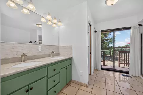 Bath - 2231 Greenhorn Trl, Cool, CA 95614 photo 4 of 5