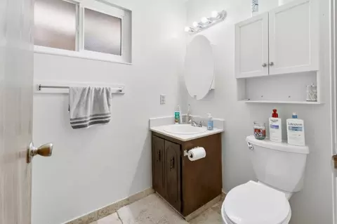 Bath - 2736 Eel Pl, Davis, CA 95616 photo 3 of 4