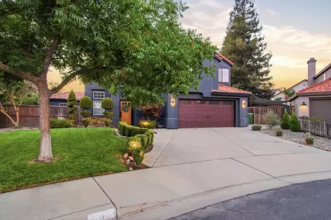 Exterior - 806 Ahern Ct, Turlock, CA 95382 photo 4 of 15