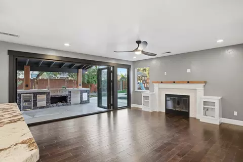 Living - 806 Ahern Ct, Turlock, CA 95382 photo 3 of 4