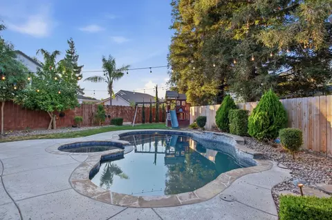 Exterior - 806 Ahern Ct, Turlock, CA 95382 photo 7 of 15