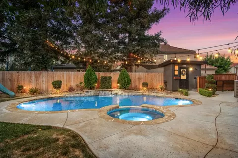 Exterior - 806 Ahern Ct, Turlock, CA 95382 photo 15 of 15