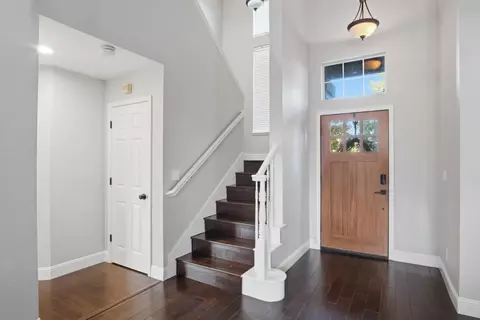 Entry Way - 806 Ahern Ct, Turlock, CA 95382 photo 2 of 2