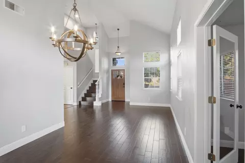 Entry Way - 806 Ahern Ct, Turlock, CA 95382 photo 1 of 2