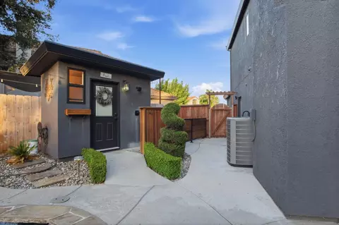 Exterior - 806 Ahern Ct, Turlock, CA 95382 photo 8 of 15