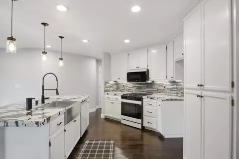 Kitchen - 806 Ahern Ct, Turlock, CA 95382 photo 1 of 3