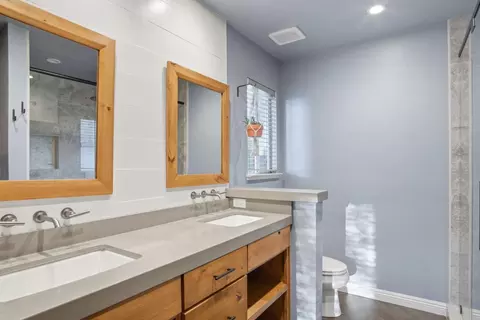 Bath - 806 Ahern Ct, Turlock, CA 95382 photo 3 of 5