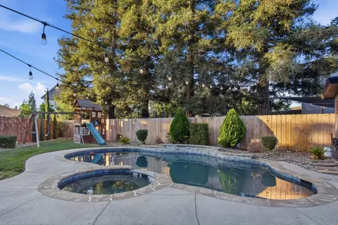 Exterior - 806 Ahern Ct, Turlock, CA 95382 photo 6 of 15