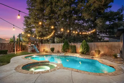 Exterior - 806 Ahern Ct, Turlock, CA 95382 photo 11 of 15
