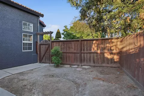 Exterior - 806 Ahern Ct, Turlock, CA 95382 photo 10 of 15