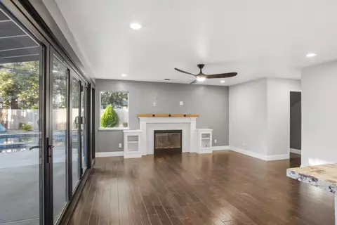 Living - 806 Ahern Ct, Turlock, CA 95382 photo 4 of 4