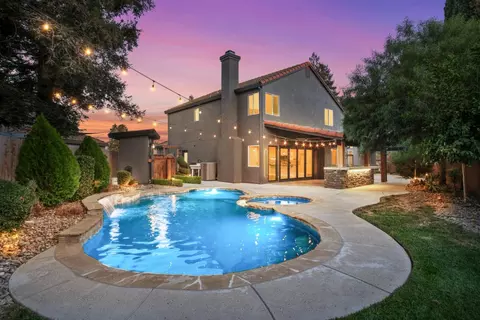 Exterior - 806 Ahern Ct, Turlock, CA 95382 photo 14 of 15