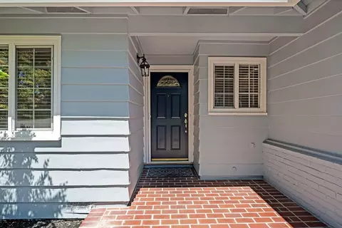 12425 Woodside Dr, Saratoga, CA 95070