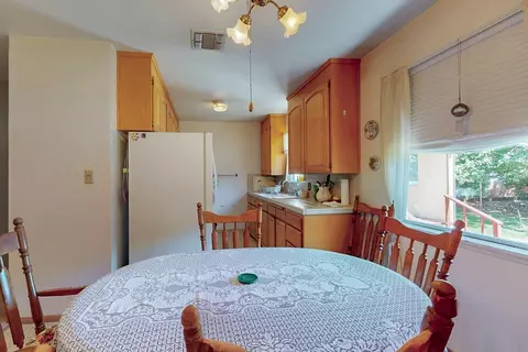 Dining - 9156 Crown St, Orangevale, CA 95662 photo 2 of 2