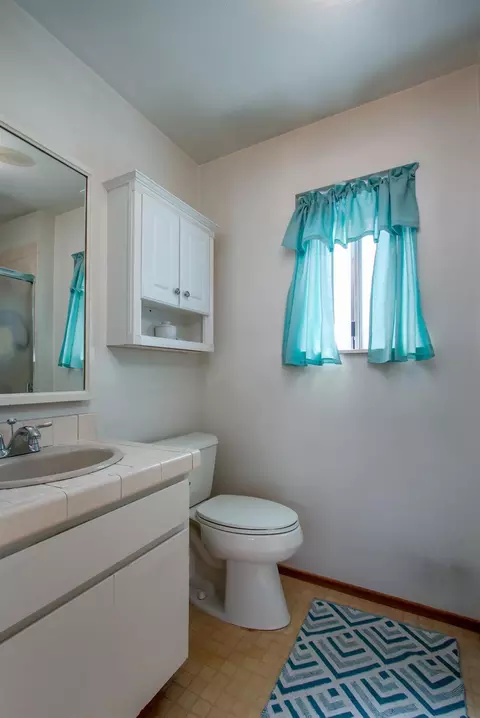 Bath - 9156 Crown St, Orangevale, CA 95662 photo 2 of 2