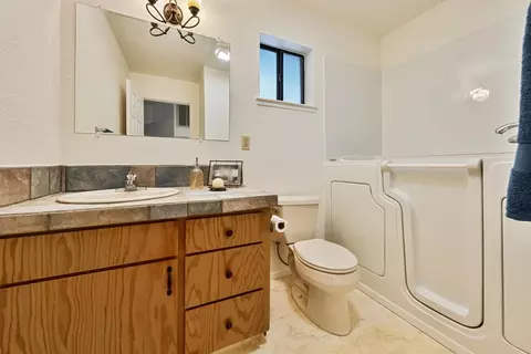 Bath - 1731 Jacobs Way, Placerville, CA 95667 photo 4 of 6