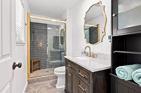 Bath - 1462 W 4th St, Ripon, CA 95366 photo 2 of 3