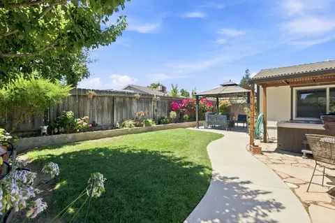 Exterior - 1462 W 4th St, Ripon, CA 95366 photo 4 of 10