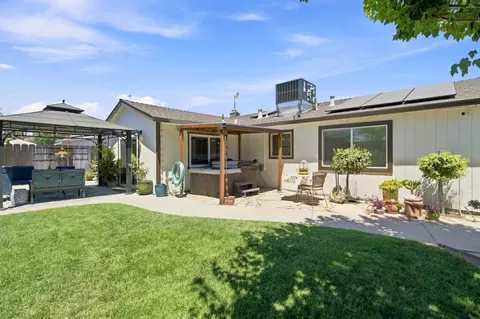 Exterior - 1462 W 4th St, Ripon, CA 95366 photo 5 of 10