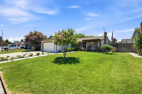 Exterior - 1462 W 4th St, Ripon, CA 95366 photo 3 of 10