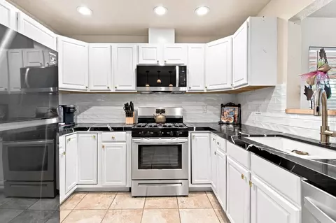 Kitchen - 1462 W 4th St, Ripon, CA 95366 photo 3 of 5