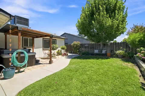 Exterior - 1462 W 4th St, Ripon, CA 95366 photo 7 of 10