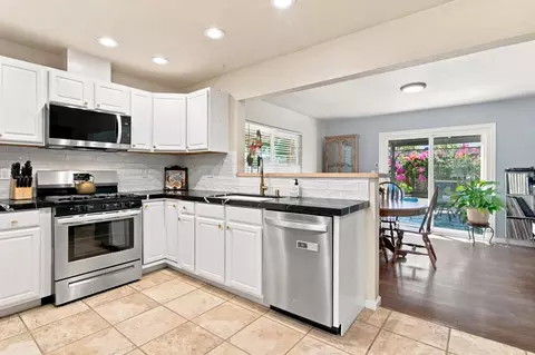 Kitchen - 1462 W 4th St, Ripon, CA 95366 photo 2 of 5
